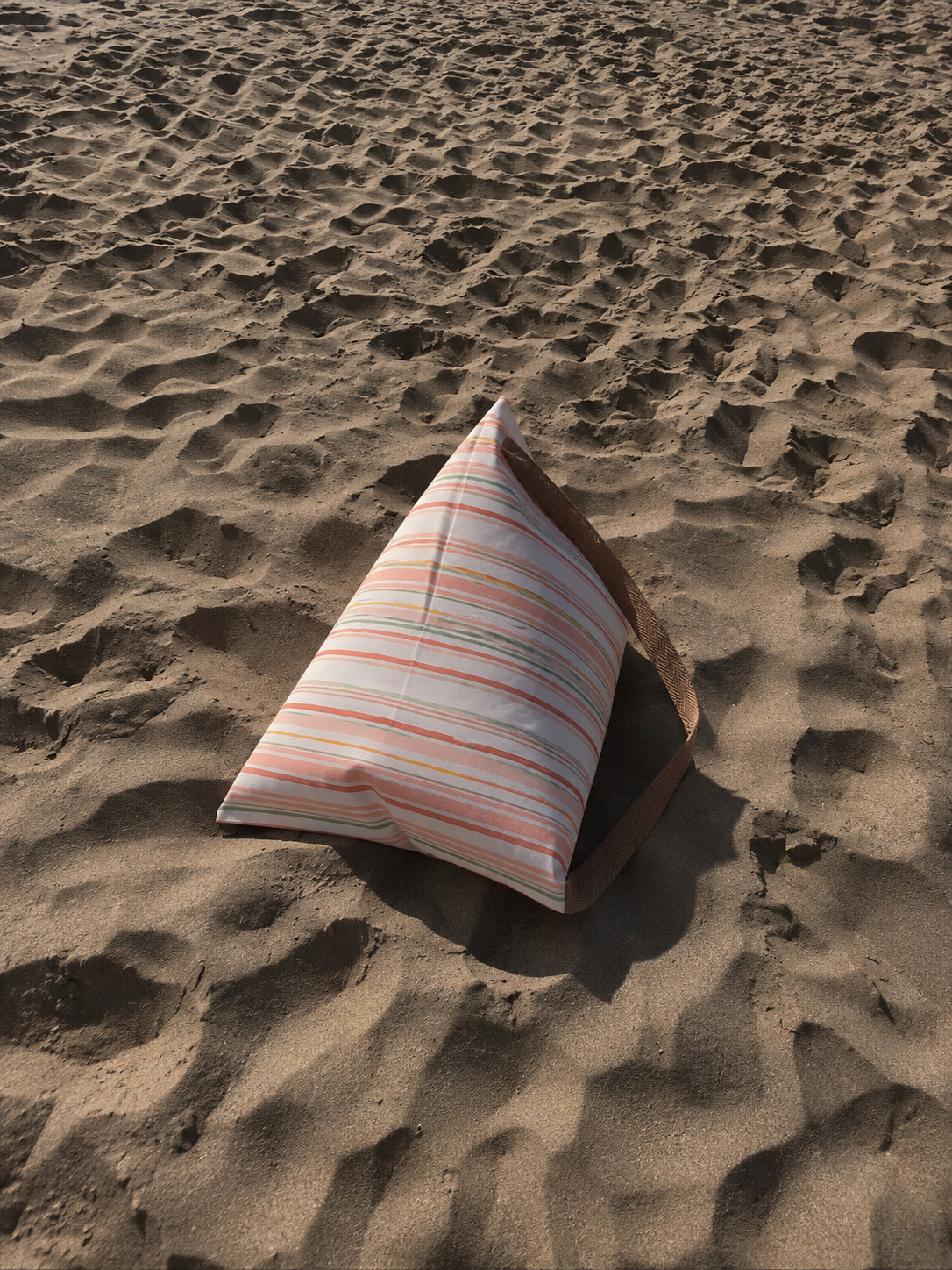 Puff de praia Beach Stripes da Ohana Puffs, feito à mão em Portugal