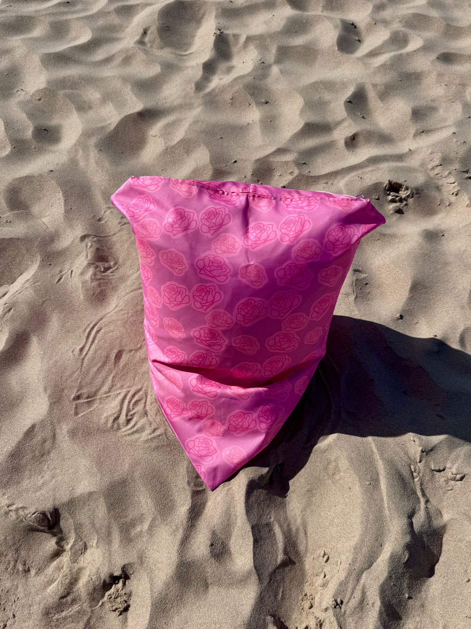 Puff de praia Rosa Arabesco da Ohana Puffs, feito à mão, nas cores Rosa