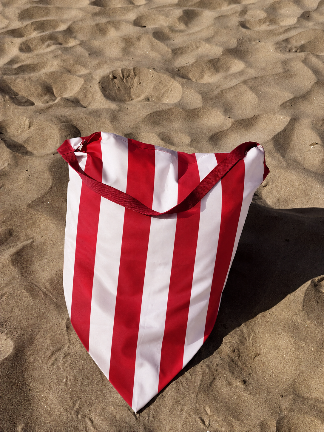 Puff de praia Cabana Rouge da Ohana Puffs, feito à mão, nas cores Branco, Vermelho